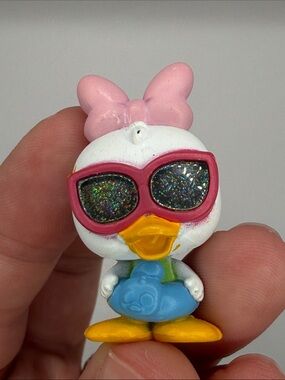 Disney Doorables Let’s Go Series 2 Cruise Daisy Duck Figure